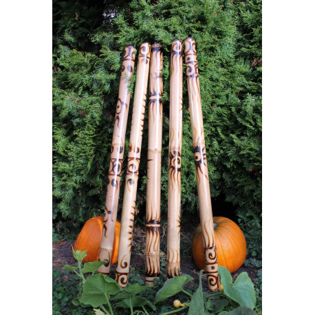 Ručně vyřezávané Didgeridoo z Bali ze světlého bambusu.